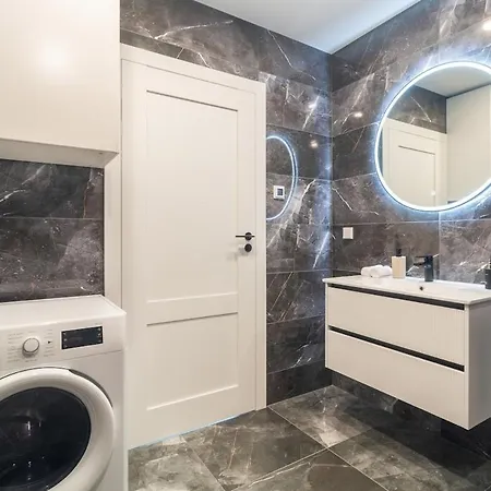 Terrace Near Ozas 公寓